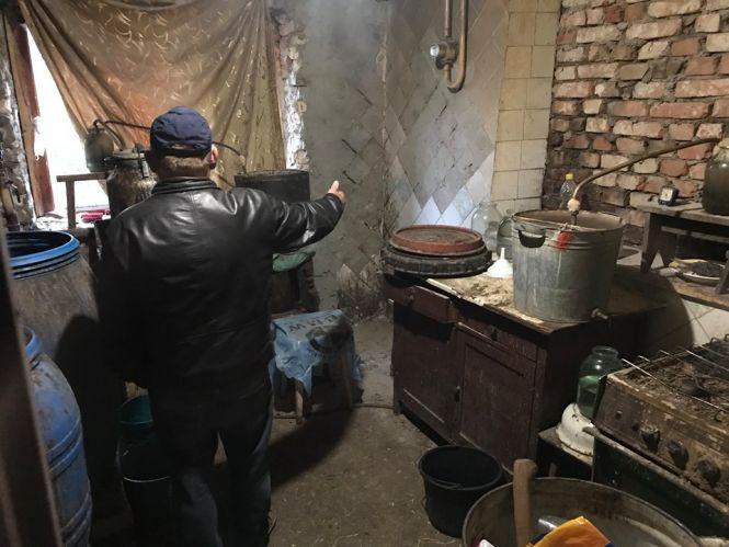Новини Хмельницького - фото з Мешканець Полонщини влаштував вдома міні-алкогольний завод (ФОТО) Мешканець Полонщини влаштував вдома міні-алкогольний завод (ФОТО), фото №2 на сайті vsim.ua
