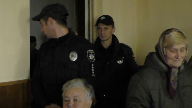 Новини Житомира - фото з Земельна афера: хто незаконно обробляє 4500 га і куди зникли 12 млн грн підприємства з Черняхова? Земельна афера: хто незаконно обробляє 4500 га і куди зникли 12 млн грн підприємства з Черняхова?, фото №3 на сайті 20minut.ua