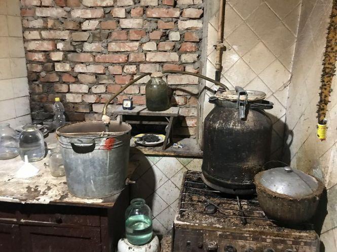 Новини Хмельницького - фото з Мешканець Полонщини влаштував вдома міні-алкогольний завод (ФОТО) Мешканець Полонщини влаштував вдома міні-алкогольний завод (ФОТО), фото №3 на сайті vsim.ua