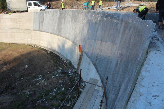 Новини Вінниці - фото з Осушили та обкладають гранітом: триває ремонт скверу навколо озера на Максимовича Осушили та обкладають гранітом: триває ремонт скверу навколо озера на Максимовича, фото №3 на сайті 20minut.ua