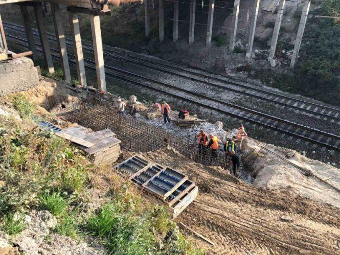 Новини Тернополя - фото з На Гаївському мості встановлюють арматуру та труби газопроводу На Гаївському мості встановлюють арматуру та труби газопроводу, фото №3 на сайті 20minut.ua
