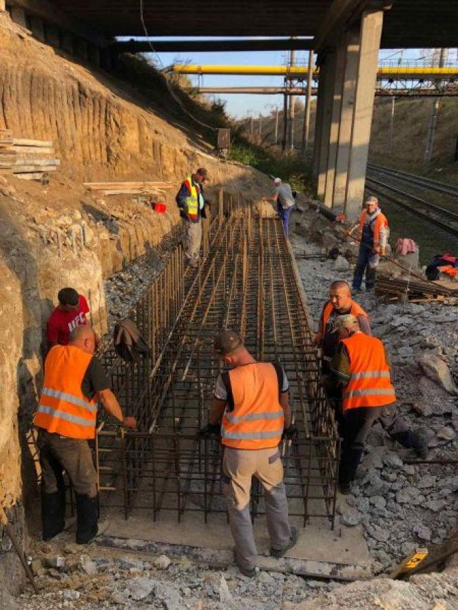 Новини Тернополя - фото з На Гаївському мості встановлюють арматуру та труби газопроводу На Гаївському мості встановлюють арматуру та труби газопроводу, фото №2 на сайті 20minut.ua