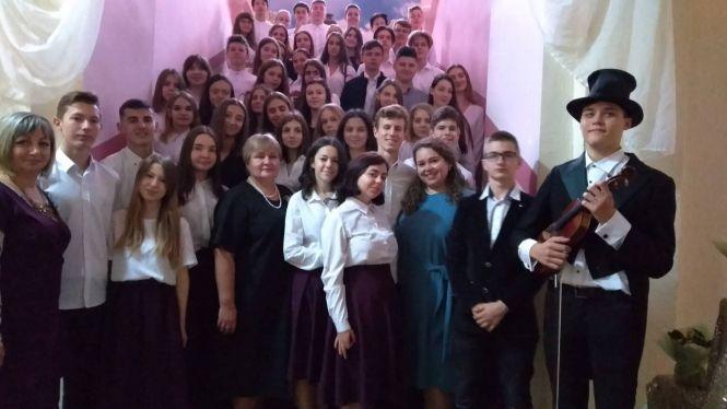 Новини Тернополя - фото з У п`ятій школі вчителі підіймалися на "Олімп" У п`ятій школі вчителі підіймалися на "Олімп", фото №1 на сайті 20minut.ua