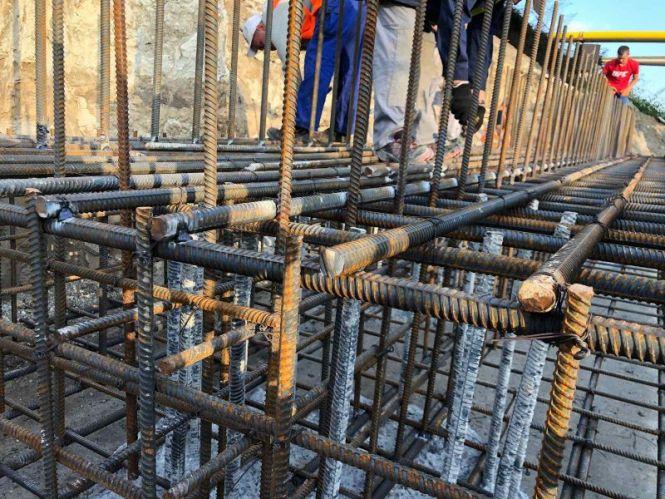 Новини Тернополя - фото з На Гаївському мості встановлюють арматуру та труби газопроводу На Гаївському мості встановлюють арматуру та труби газопроводу, фото №1 на сайті 20minut.ua