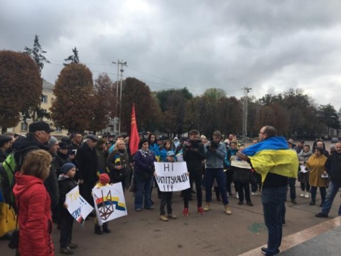 Новини Хмельницького - фото з “Геть зелені шмарклі”: яким було віче проти капітуляції у Хмельницькому “Геть зелені шмарклі”: яким було віче проти капітуляції у Хмельницькому, фото №9 на сайті vsim.ua