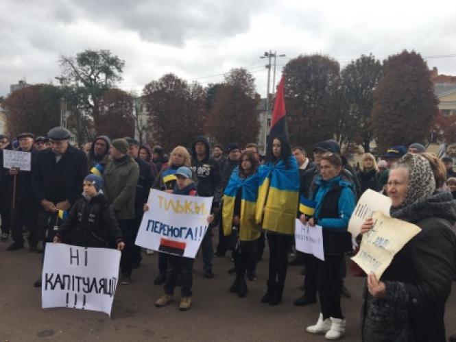 Новини Хмельницького - фото з “Геть зелені шмарклі”: яким було віче проти капітуляції у Хмельницькому “Геть зелені шмарклі”: яким було віче проти капітуляції у Хмельницькому, фото №1 на сайті vsim.ua