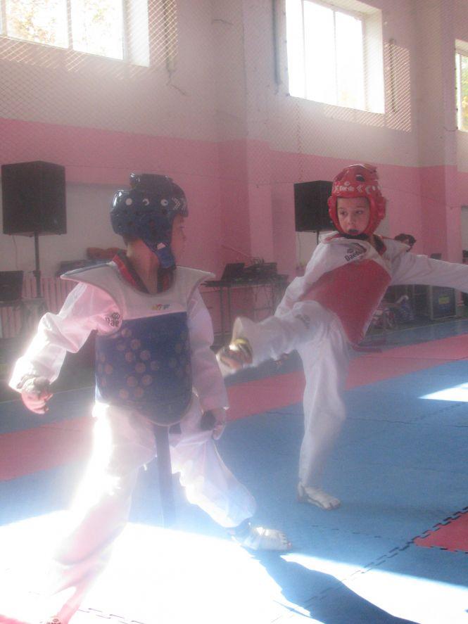 Новини Вінниці - фото з Вінницькі «сенсеї» перемогли столичних тхеквондистів і земляків-«акул» Вінницькі «сенсеї» перемогли столичних тхеквондистів і земляків-«акул», фото №3 на сайті 20minut.ua