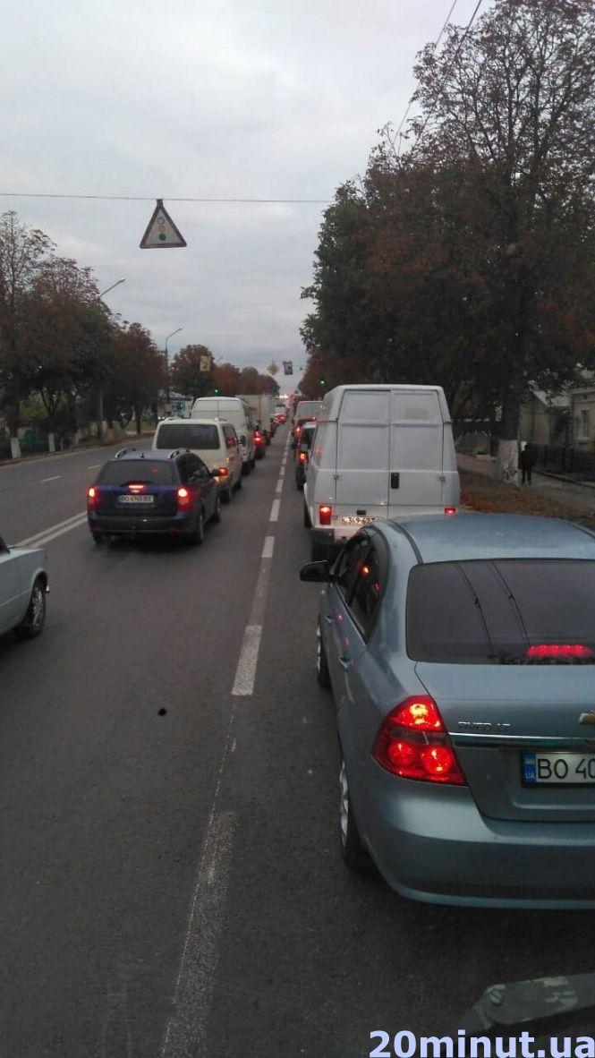 Новини Тернополя - фото з Гаївський міст "заблокували" в годину пік. Тернополяни жаліються на величезні затори (фото) Гаївський міст "заблокували" в годину пік. Тернополяни жаліються на величезні затори (фото), фото №6 на сайті 20minut.ua