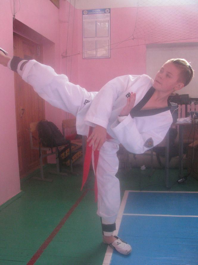 Новини Вінниці - фото з Вінницькі «сенсеї» перемогли столичних тхеквондистів і земляків-«акул» Вінницькі «сенсеї» перемогли столичних тхеквондистів і земляків-«акул», фото №1 на сайті 20minut.ua