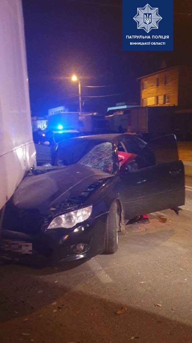 На Привокзальній п'яний водій на Subaru влетів під причіп, фото №1 на сайті 20minut.ua