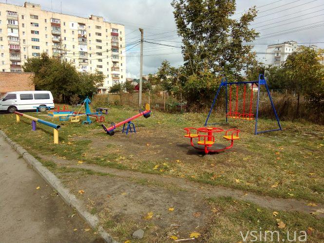 Ремонт дворових спортмайданчиків у Хмельницькому: де зробили і скільки витратили (КАРТА), фото №9 на сайті vsim.ua