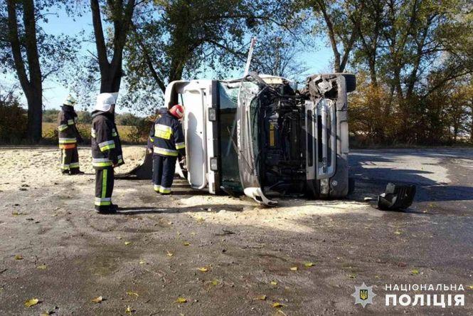 Новини Хмельницького - фото з Під Славутою мікроавтобус лоб у лоб в'їхав у вантажівку: є постраждалі (ФОТО) Під Славутою мікроавтобус лоб у лоб в'їхав у вантажівку: є постраждалі (ФОТО), фото №1 на сайті vsim.ua