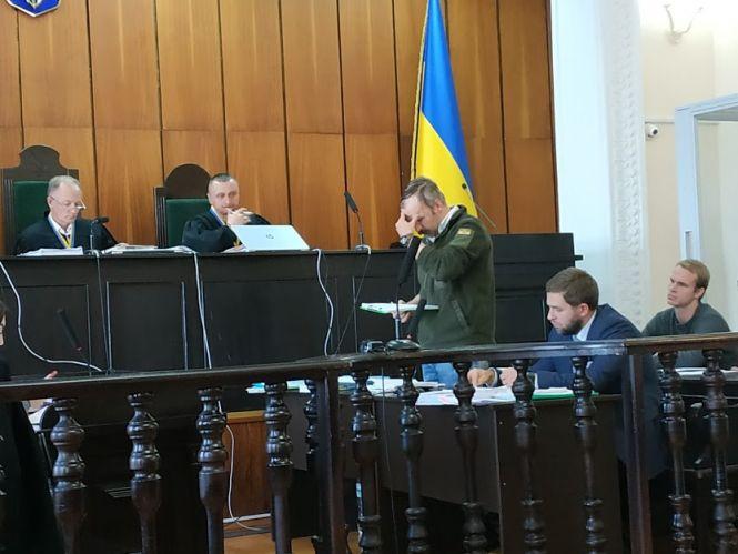 Новини Вінниці - фото з Встиг одружитися у Вінниці. Американця, якому в США загрожує смертна кара, взяли під варту Встиг одружитися у Вінниці. Американця, якому в США загрожує смертна кара, взяли під варту, фото №6 на сайті 20minut.ua