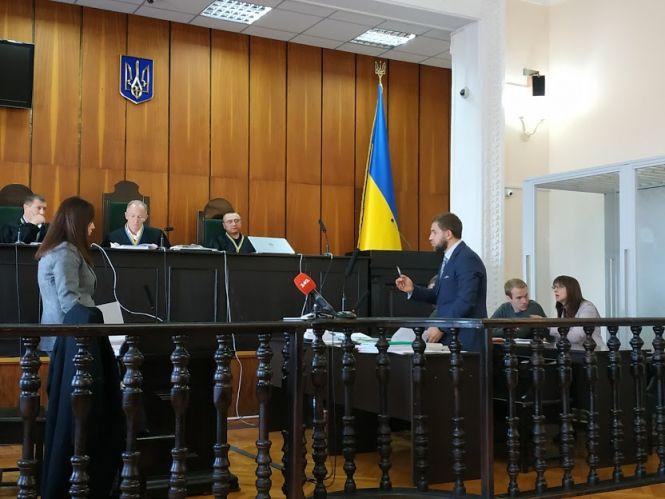 Новини Вінниці - фото з Встиг одружитися у Вінниці. Американця, якому в США загрожує смертна кара, взяли під варту Встиг одружитися у Вінниці. Американця, якому в США загрожує смертна кара, взяли під варту, фото №5 на сайті 20minut.ua