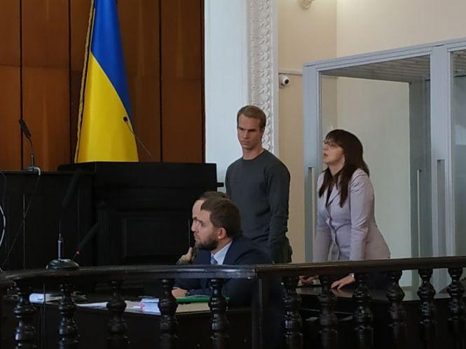 Новини Вінниці - фото з Встиг одружитися у Вінниці. Американця, якому в США загрожує смертна кара, взяли під варту Встиг одружитися у Вінниці. Американця, якому в США загрожує смертна кара, взяли під варту, фото №2 на сайті 20minut.ua