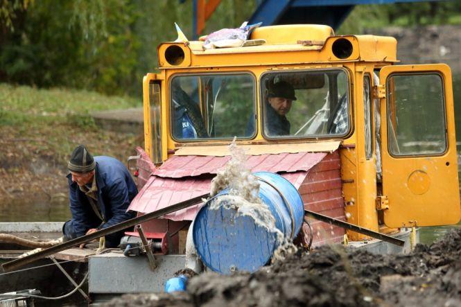 Водойми у парку "Топільче" будуть чистити до середини грудня, фото №1 на сайті 20minut.ua