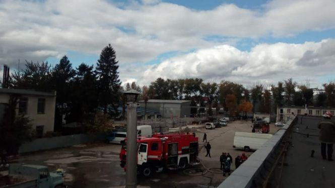 Новини Тернополя - фото з На Новому світі горів склад з розчинником для фарб (оновлено) На Новому світі горів склад з розчинником для фарб (оновлено), фото №5 на сайті 20minut.ua