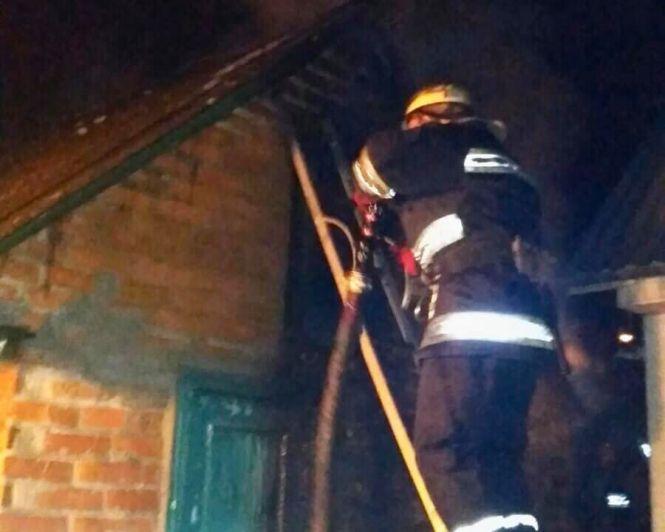 Новини Вінниці - фото з На Лебединського вогнеборці з палаючого гаражу діставали легковик На Лебединського вогнеборці з палаючого гаражу діставали легковик, фото №1 на сайті 20minut.ua