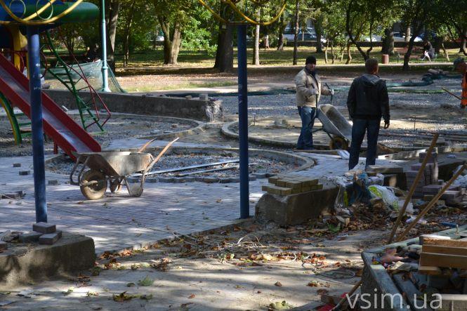 Коли зроблять новий дитячий майданчик у сквері Шевченка та що про нього кажуть хмельничани (ФОТО, ВІДЕО), фото №8 на сайті vsim.ua