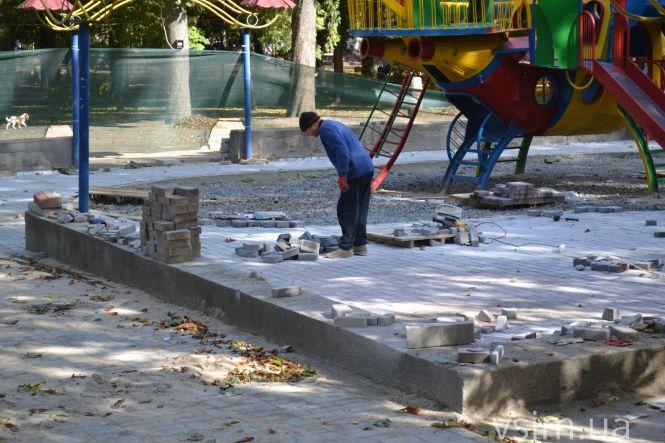 Коли зроблять новий дитячий майданчик у сквері Шевченка та що про нього кажуть хмельничани (ФОТО, ВІДЕО), фото №9 на сайті vsim.ua