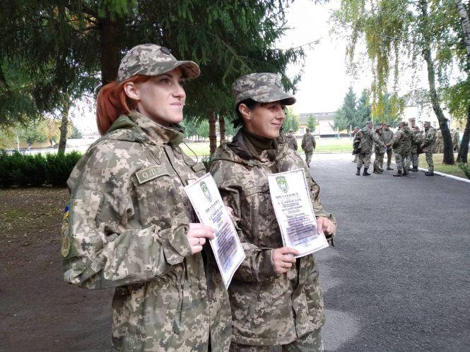 Новини Тернополя - фото з "Живемо, щоб захищати Україну": у Тернополі напередодні свята відзначили артилеристів "Живемо, щоб захищати Україну": у Тернополі напередодні свята відзначили артилеристів, фото №1 на сайті 20minut.ua