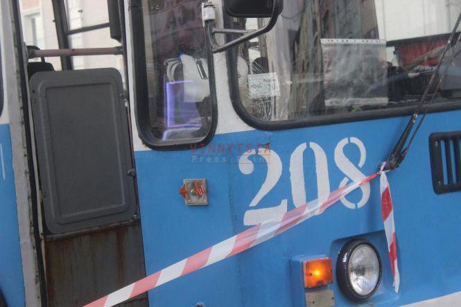 Новини Вінниці - фото з Кров на асфальті: на Соборній тролейбус збив чоловіка Кров на асфальті: на Соборній тролейбус збив чоловіка, фото №4 на сайті 20minut.ua