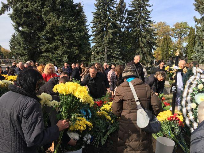“На небі він буде і бігати, і літати”: Тернопіль попрощався із депутатом Олександром Баштою, фото №4 на сайті 20minut.ua