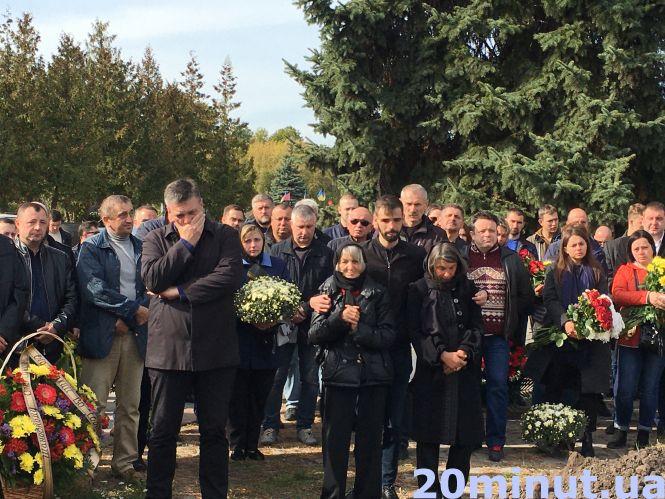 “На небі він буде і бігати, і літати”: Тернопіль попрощався із депутатом Олександром Баштою, фото №3 на сайті 20minut.ua