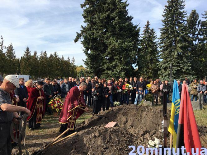 “На небі він буде і бігати, і літати”: Тернопіль попрощався із депутатом Олександром Баштою, фото №2 на сайті 20minut.ua