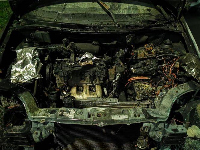 Новини Тернополя - фото з Згоріла машина активіста. Це таки був підпал, кажуть у поліції Згоріла машина активіста. Це таки був підпал, кажуть у поліції, фото №1 на сайті 20minut.ua