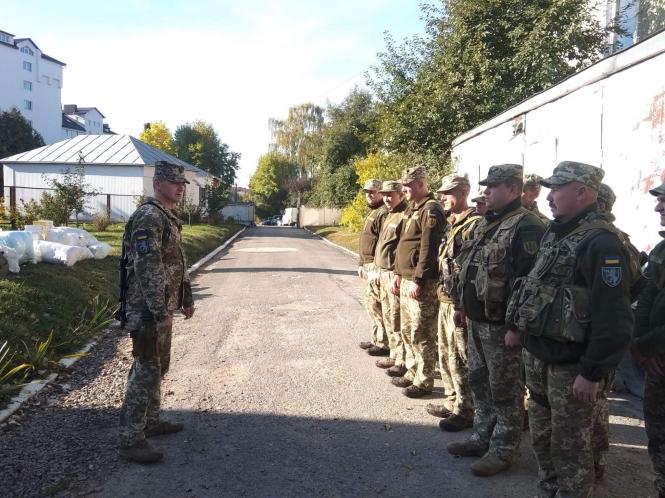 Новини Тернополя - фото з Тернопільські військові поїхали на Схід, щоб змінити колег, які воюють понад три місяці Тернопільські військові поїхали на Схід, щоб змінити колег, які воюють понад три місяці, фото №3 на сайті 20minut.ua