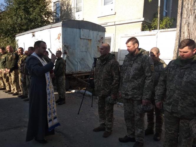 Новини Тернополя - фото з Тернопільські військові поїхали на Схід, щоб змінити колег, які воюють понад три місяці Тернопільські військові поїхали на Схід, щоб змінити колег, які воюють понад три місяці, фото №2 на сайті 20minut.ua