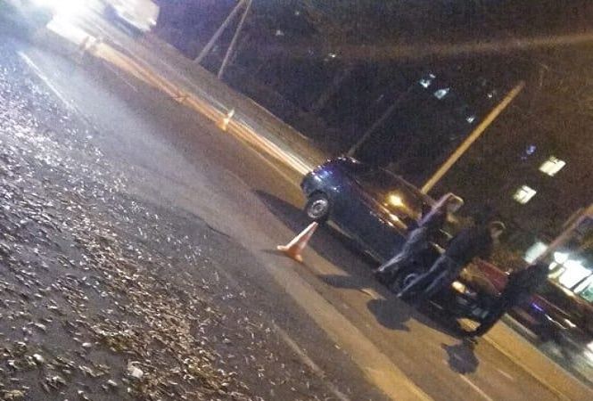 Новини Хмельницького - фото з Біля міської лікарні ВАЗ збив жінку (ФОТО) Біля міської лікарні ВАЗ збив жінку (ФОТО), фото №2 на сайті vsim.ua