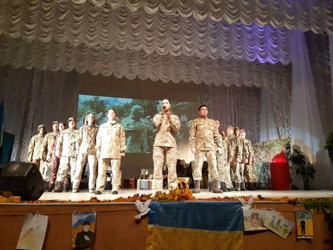 У ТНЕУ показали прем’єру вистави «Якби не війна», створену на реальних фактах, фото №1 на сайті 20minut.ua