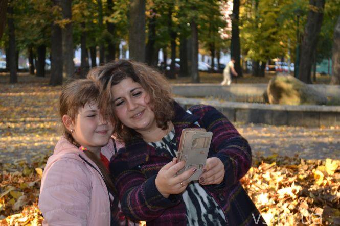 Хмельничани окупували парки в пошуках “осінніх фото”, фото №7 на сайті vsim.ua