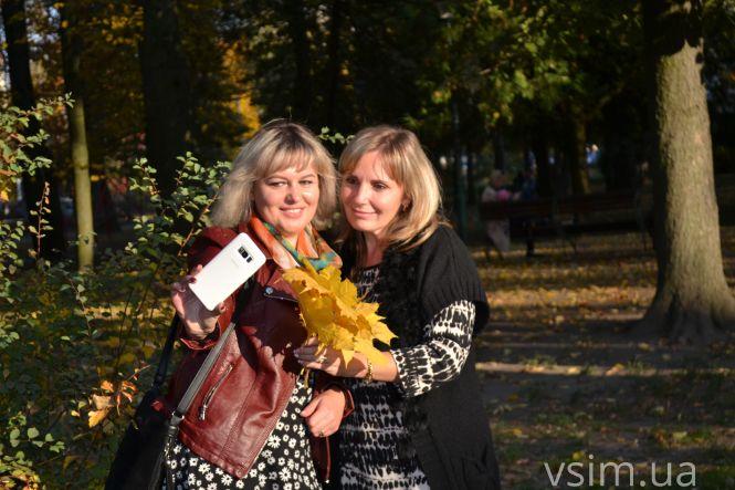 Хмельничани окупували парки в пошуках “осінніх фото”, фото №1 на сайті vsim.ua