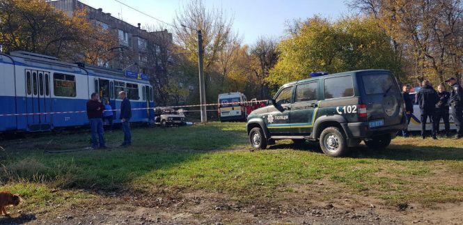 Смертельна ДТП на Стрілецькій: ВАЗ зіткнувся з трамваєм. Перші подробиці, фото №3 на сайті 20minut.ua
