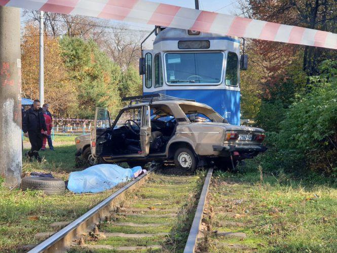 Смертельна ДТП на Стрілецькій: ВАЗ зіткнувся з трамваєм. Перші подробиці, фото №1 на сайті 20minut.ua
