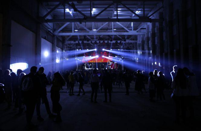 Новини Вінниці - фото з Вистави з «сексом», диваки та кач від Несплячих. Чим запам’ятався 2-й день Air ГогольFest Вистави з «сексом», диваки та кач від Несплячих. Чим запам’ятався 2-й день Air ГогольFest, фото №4 на сайті 20minut.ua