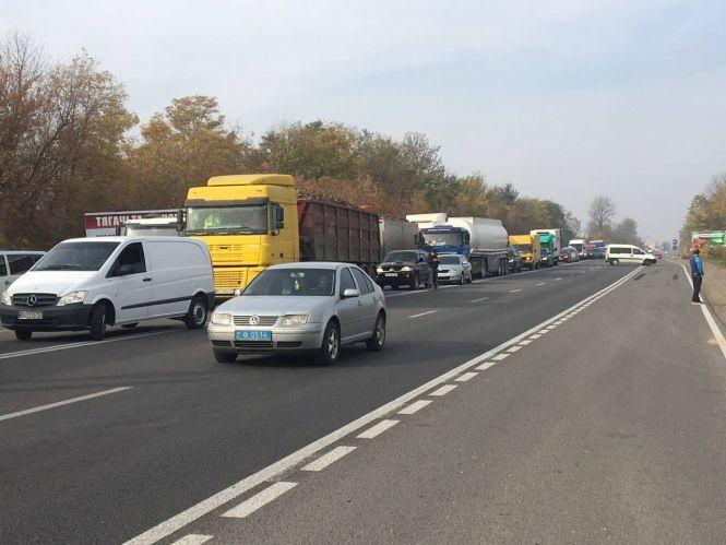 Новини Тернополя - фото з Біля тернопільського аеропорту перекривали дорогу. У середу її також можуть заблокувати (оновлено) Біля тернопільського аеропорту перекривали дорогу. У середу її також можуть заблокувати (оновлено), фото №1 на сайті 20minut.ua