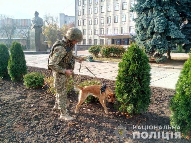 Поліція повідомляє про перевірку можливого замінування Житомирської ОДА, фото №2 на сайті 20minut.ua