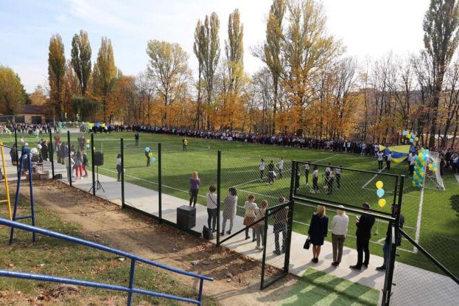 Новини Хмельницького - фото з На проспекті Миру відкрили нове футбольне поле: кого пустять пограти? (ФОТО) На проспекті Миру відкрили нове футбольне поле: кого пустять пограти? (ФОТО), фото №3 на сайті vsim.ua