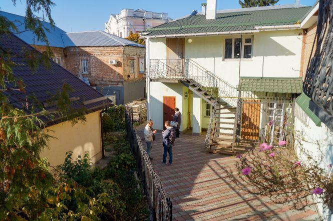 Новини Вінниці - фото з Сміття, «пацюки» та шаурма. Зворотна сторона фастфуду на Соборній Сміття, «пацюки» та шаурма. Зворотна сторона фастфуду на Соборній, фото №4 на сайті 20minut.ua