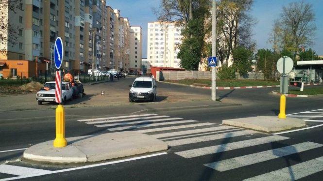 Новини Вінниці - фото з На Тяжилові звузили ділянку дороги та встановили острівець безпеки На Тяжилові звузили ділянку дороги та встановили острівець безпеки, фото №3 на сайті 20minut.ua