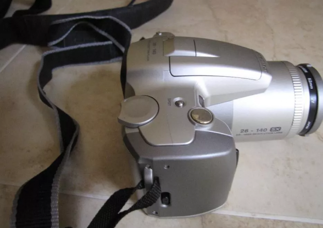 Плівкові фотоапарати, 8-бітні приставки та вінілові платівки: що продають тернополяни в інтернеті, фото №2 на сайті 20minut.ua