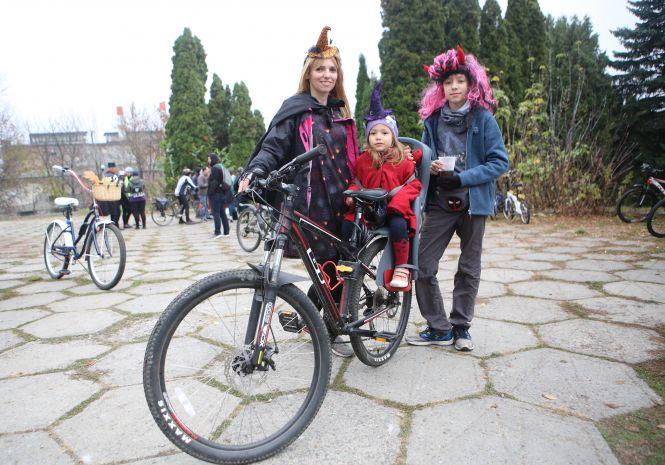 Новини Вінниці - фото з «Чорти» і «відьми» на велосипедах проїхали Вінницею до Гелловіну «Чорти» і «відьми» на велосипедах проїхали Вінницею до Гелловіну, фото №7 на сайті 20minut.ua