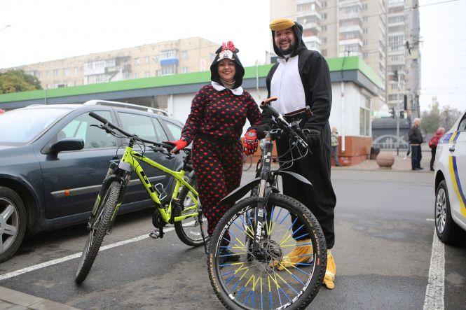 Новини Вінниці - фото з «Чорти» і «відьми» на велосипедах проїхали Вінницею до Гелловіну «Чорти» і «відьми» на велосипедах проїхали Вінницею до Гелловіну, фото №2 на сайті 20minut.ua