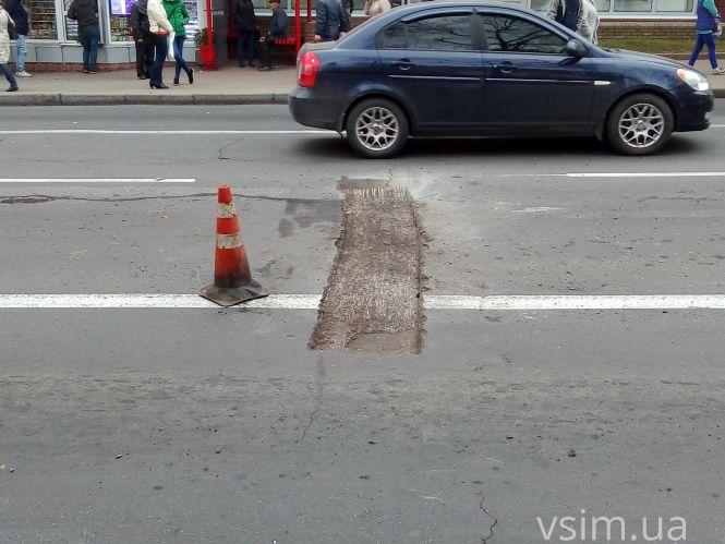 Новини Хмельницького - фото з На Кам’янецькій латають асфальт: машини стоять у заторах На Кам’янецькій латають асфальт: машини стоять у заторах, фото №7 на сайті vsim.ua