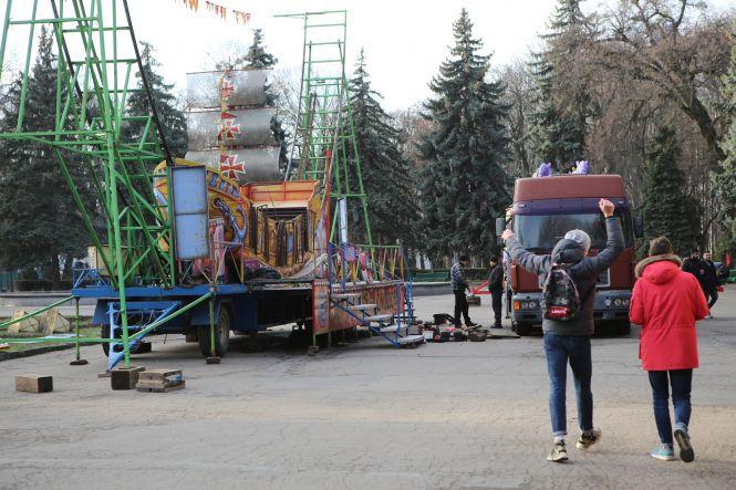 Ялинка, ятки та атракціони. Вінниця готується до Нового року, фото №1 на сайті 20minut.ua