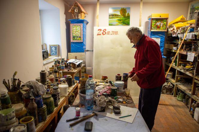 Новини Вінниці - фото з «Я останній з могікан» - художник, який малює афіші кінотеатру «Родина» «Я останній з могікан» - художник, який малює афіші кінотеатру «Родина», фото №1 на сайті 20minut.ua